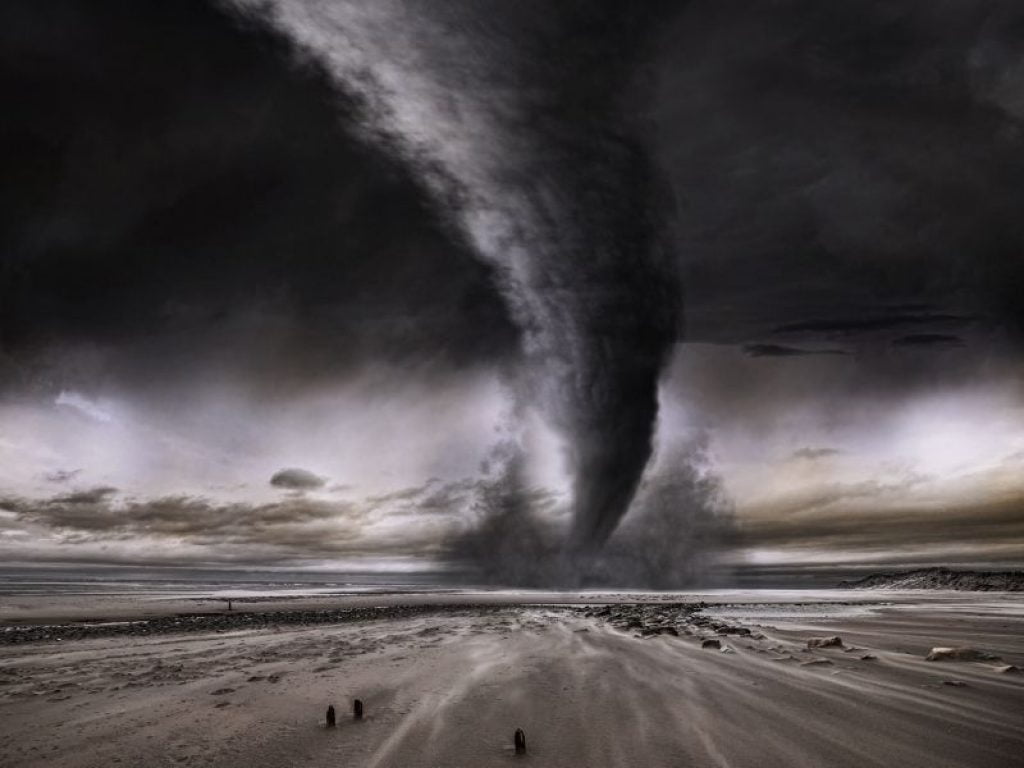 What does it mean to dream of tornado